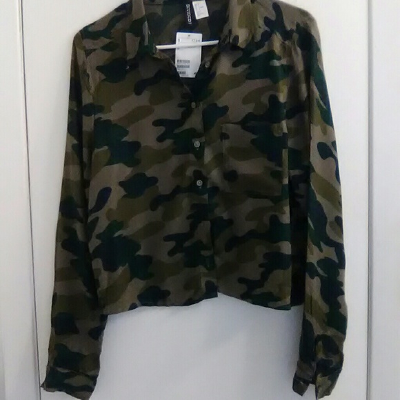 Woman's Shirt - Picture 4 of 5